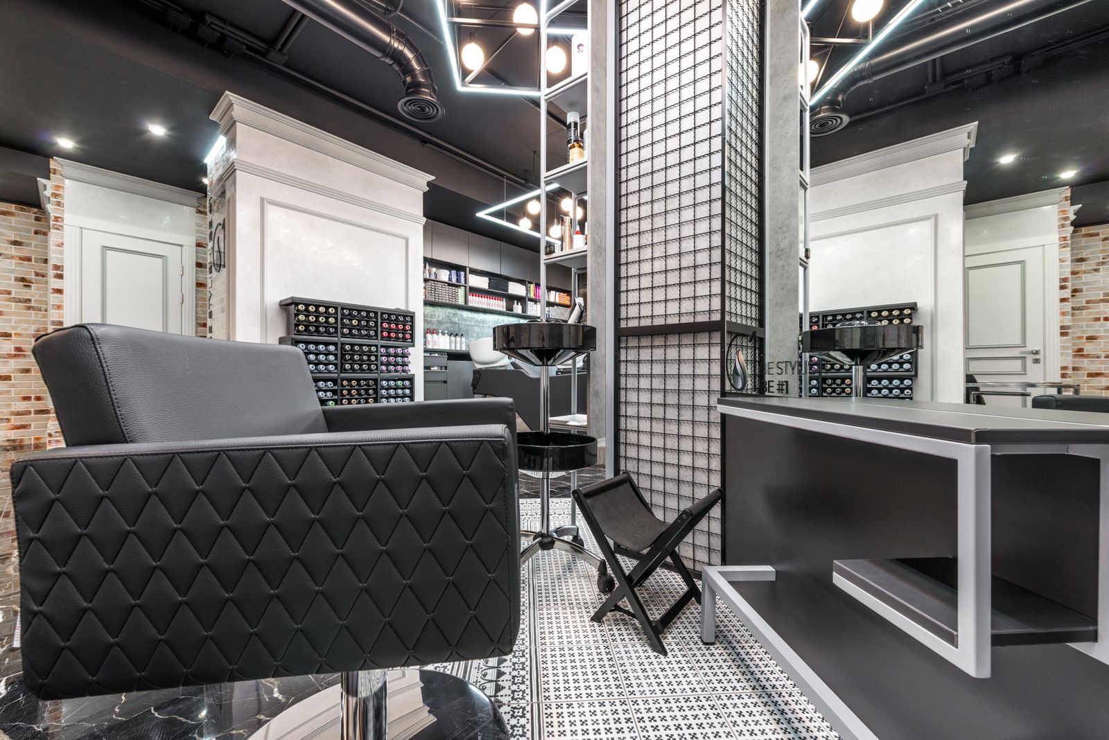 Salon chair
